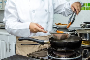 Kıyılmış domuz ile ekmek