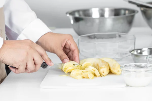 Bananenkuchen backen — Stockfoto