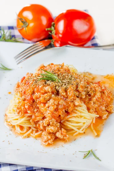 Espaguetis con salsa de tomate —  Fotos de Stock