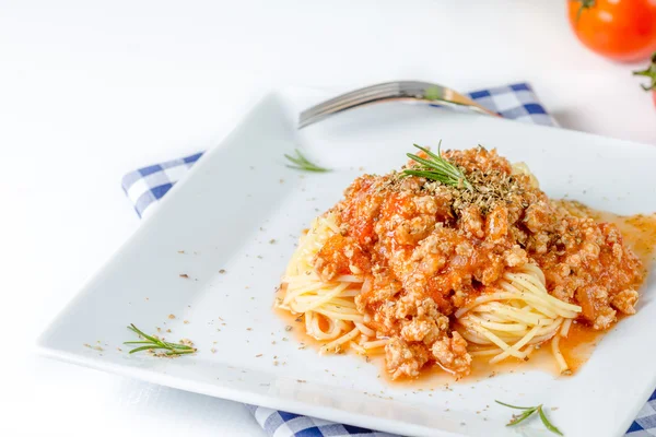 Espaguetis con salsa de tomate —  Fotos de Stock