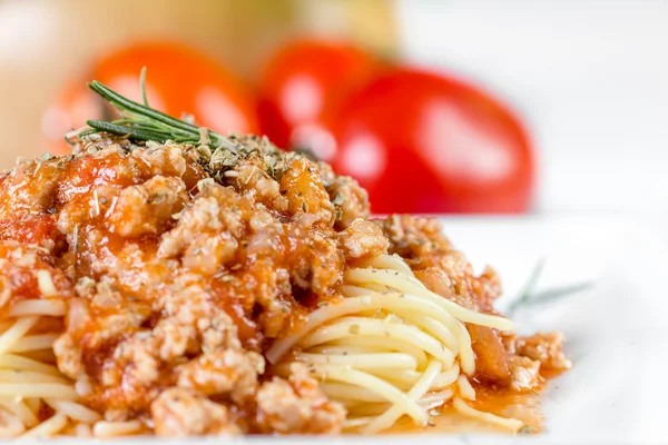 Espaguete com molho de tomate — Fotografia de Stock