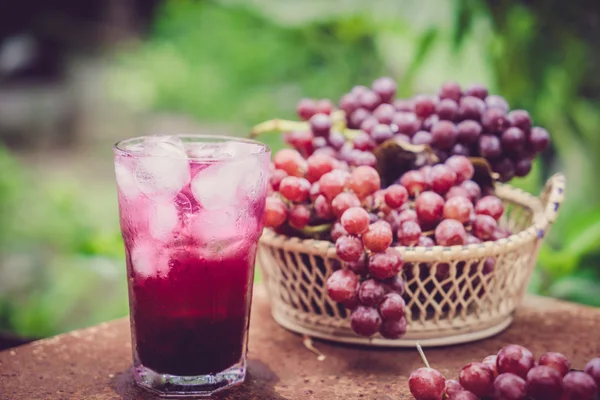 Сок красного винограда — стоковое фото