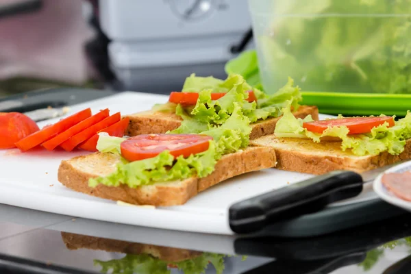 Как сделать сэндвич — стоковое фото