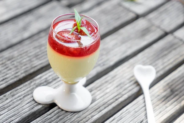 Nagerecht panna cotta — Stockfoto