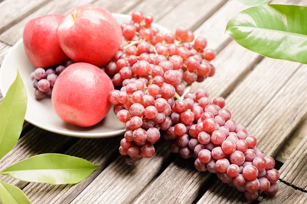 Červené hroznové ovoce — Stock fotografie