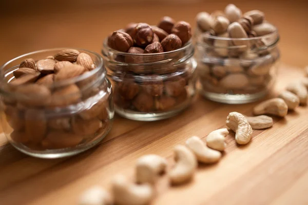 Badem, ceviz ve fındık cam