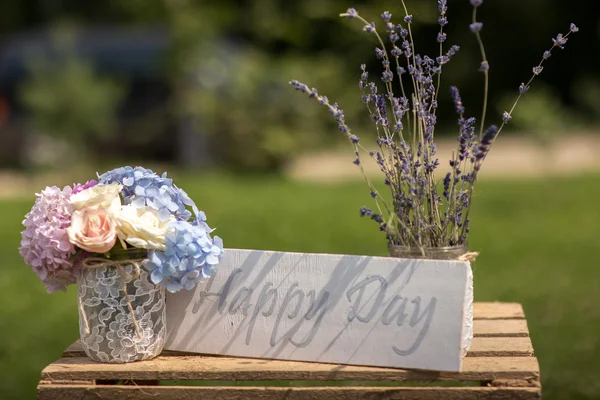 Mutlu gün yazı ve buket