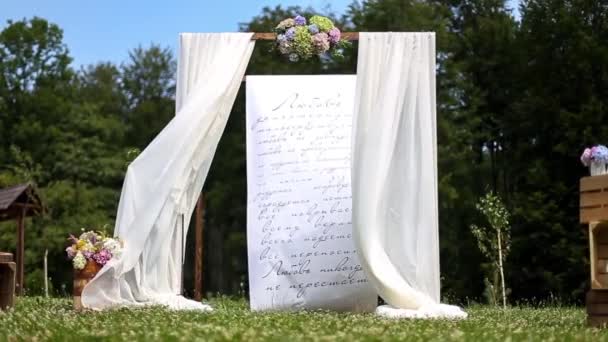 Wedding ceremony in a beautiful garden — Stock Video