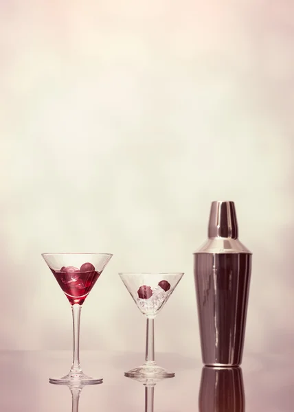 Cocktails i baren — Stockfoto