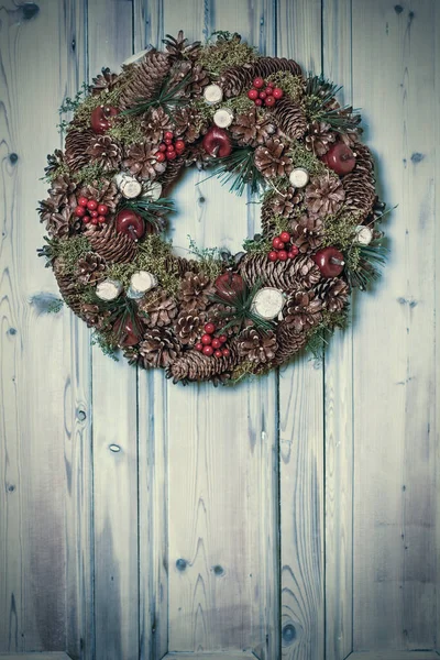 Winter Garland Hanging Rustic Door — Stock Photo, Image