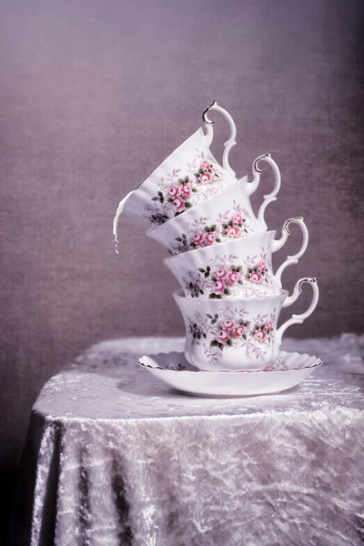 çay fincanı yığını