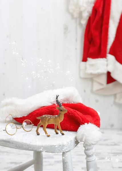 Rena com chapéu de Santa — Fotografia de Stock