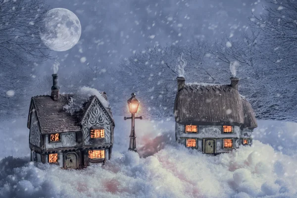 Casas de invierno en la nieve —  Fotos de Stock
