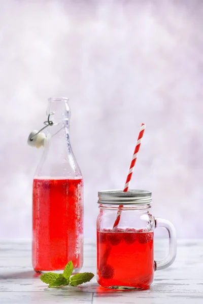 Malinový ovocný nápoj — Stock fotografie