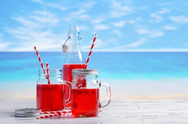 Summer Drinks At The Beach — Stock Photo, Image