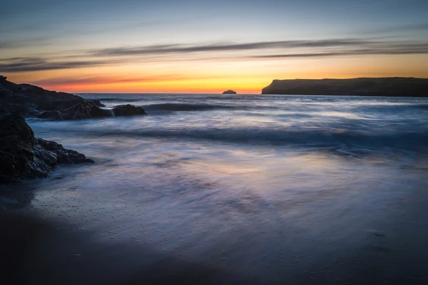Efter solnedgången vid Polzeath Cornwall — Stockfoto