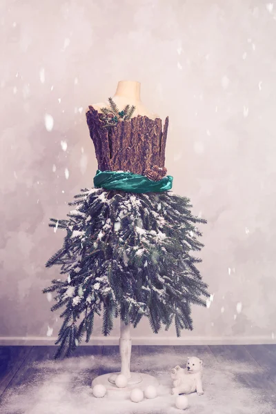 Maniquí de Navidad Vestido en ramas de abeto — Foto de Stock