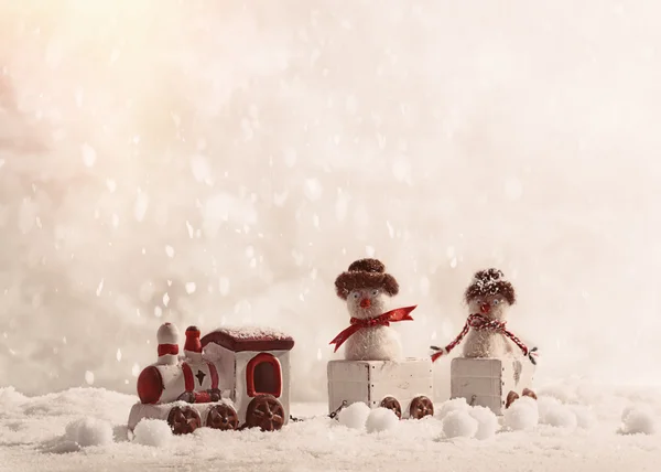 Snowmen ในชุดรถไฟ — ภาพถ่ายสต็อก