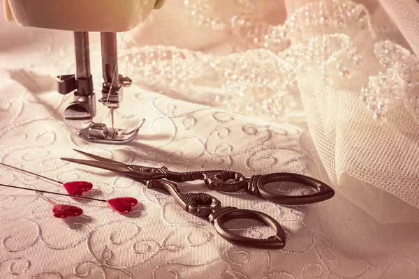 Sewing Scissors With Heart Shaped Pins — Stock Photo, Image