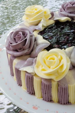 Güzel yaban mersinli pasta