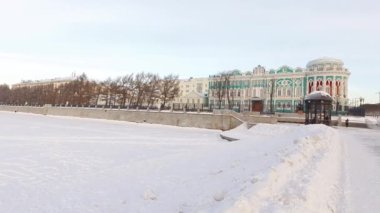 Şehir su birikintisi kış Panoraması