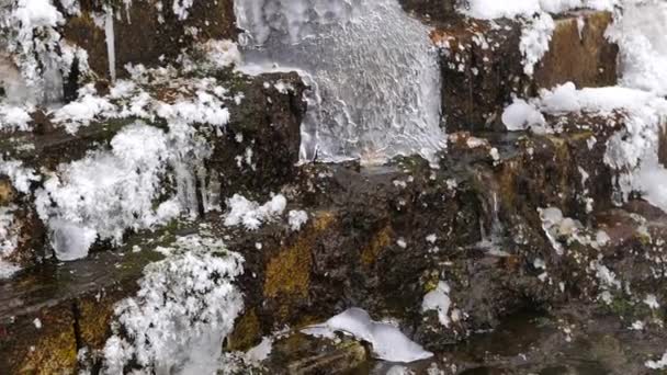 Buzun altında Falls. — Stok video