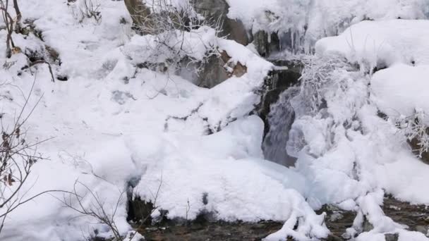 Buzun altında Falls. — Stok video
