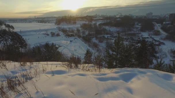 Uitzicht op de stad in de winter — Stockvideo