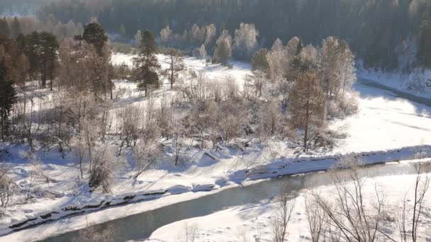 Река в снегу, Россия — стоковое видео