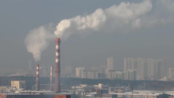 Smoke in the winter, Ekaterinburg — Stock Video