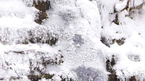 Vodopád ledu v zimě — Stock video