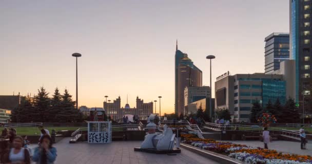 Nieuwe Astana, gebouwen en straatverlichting — Stockvideo