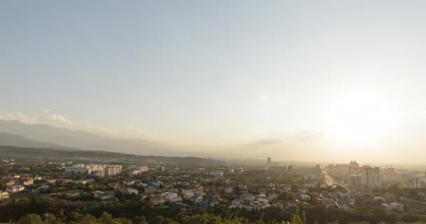 Západ slunce nad Almaty — Stock video