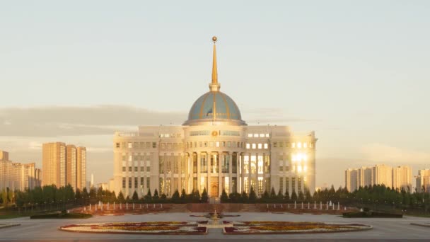 Palacio Presidencial de Akorda al atardecer — Vídeos de Stock