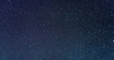 Samanyolu ile siyah yıldızlı gökyüzü