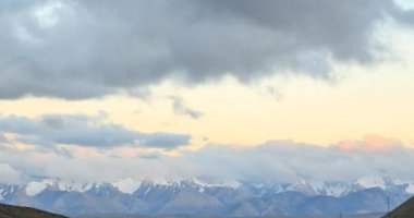 Plato Kara-Say dağlarda günbatımı