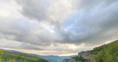 Kırım Grand Canyon üzerinde bulutlar