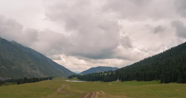 Moln över bergen — Stockvideo