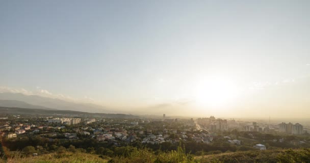 Západ slunce nad Almaty — Stock video