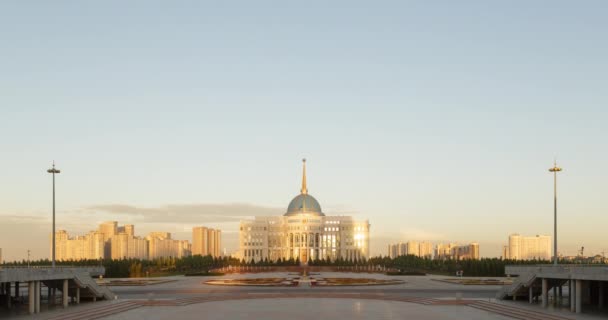 Palacio Presidencial de Akorda al atardecer — Vídeo de stock