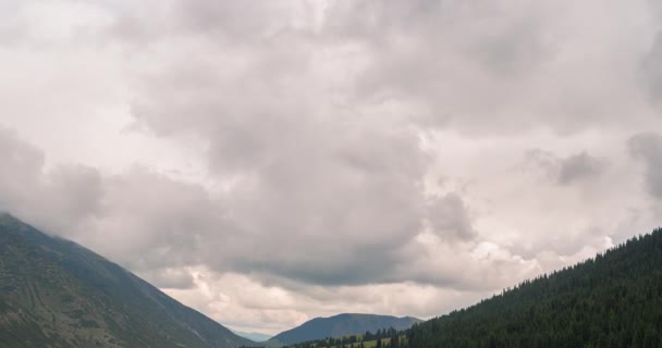 Nuages au-dessus des montagnes — Video