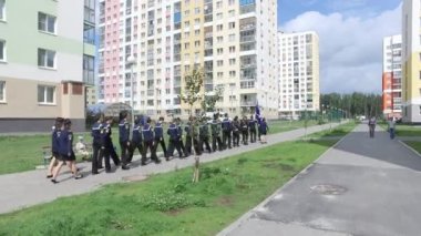 Öğrenciler yürümek için eğitildiler.