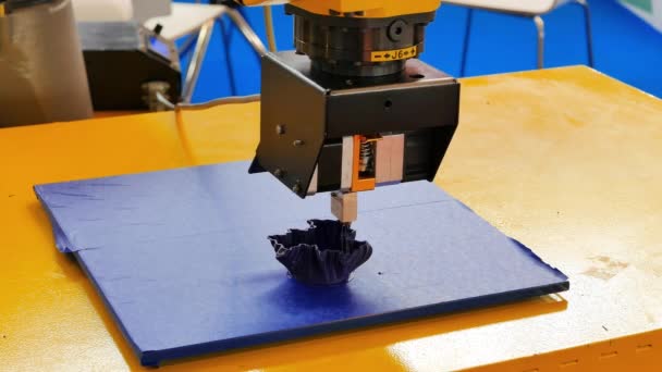 El robot realiza la impresión 3D — Vídeo de stock