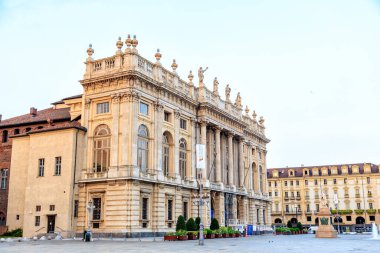 Torino, İtalya - 12 Temmuz 2019 Palazzo Mona. Antika, resim, dekoratif ve uygulamalı sanat eserlerinin toplandığı dört katlı bir müze. Sabah erkenden