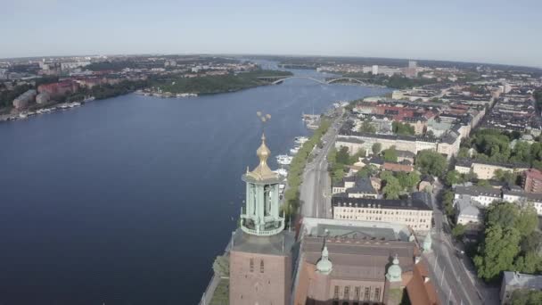 Estocolmo, Suecia. Ayuntamiento de Estocolmo. Stockholms stadshus. Construido en 1923, ayuntamiento de ladrillo rojo. 4K — Vídeos de Stock