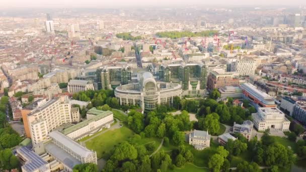 Bruxelles, Belgio. Il complesso di edifici del Parlamento europeo. Istituzione statale. 4K — Video Stock