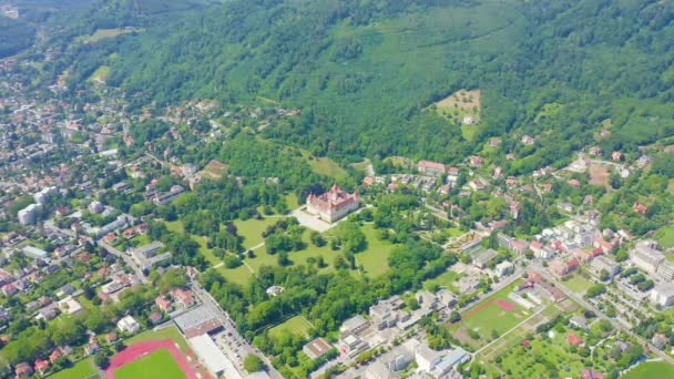 Graz, Austria. Pałac Eggenberg (Schloss Eggenberg) - największa rezydencja arystokratyczna w Styrii jest wpisana na listę światowego dziedzictwa UNESCO. Budowę ukończono w 1646 roku. 4K — Wideo stockowe