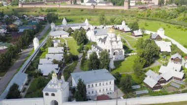 Suzdal, Rusya. Şefaat Manastırı 'ndaki En Kutsal Theotokos' un Katedrali. 4K