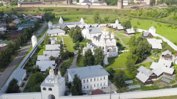 Suzdal, Rusia. Catedral de la Intercesión del Santísimo Theotokos en el Monasterio de la Intercesión. 4K — Vídeos de Stock