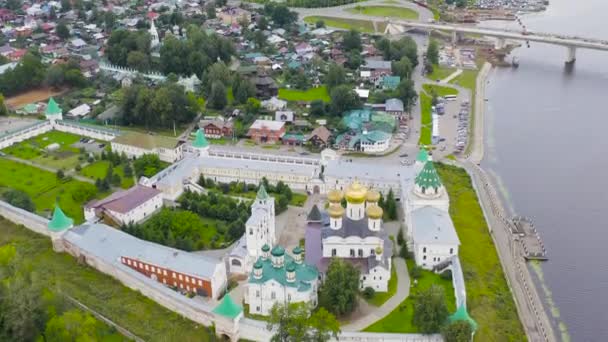 Ρωσία, Κοστρόμα. Μονή Αγίας Τριάδας Ιπατιέφσκι στην Κοστρομά. 4K — Αρχείο Βίντεο